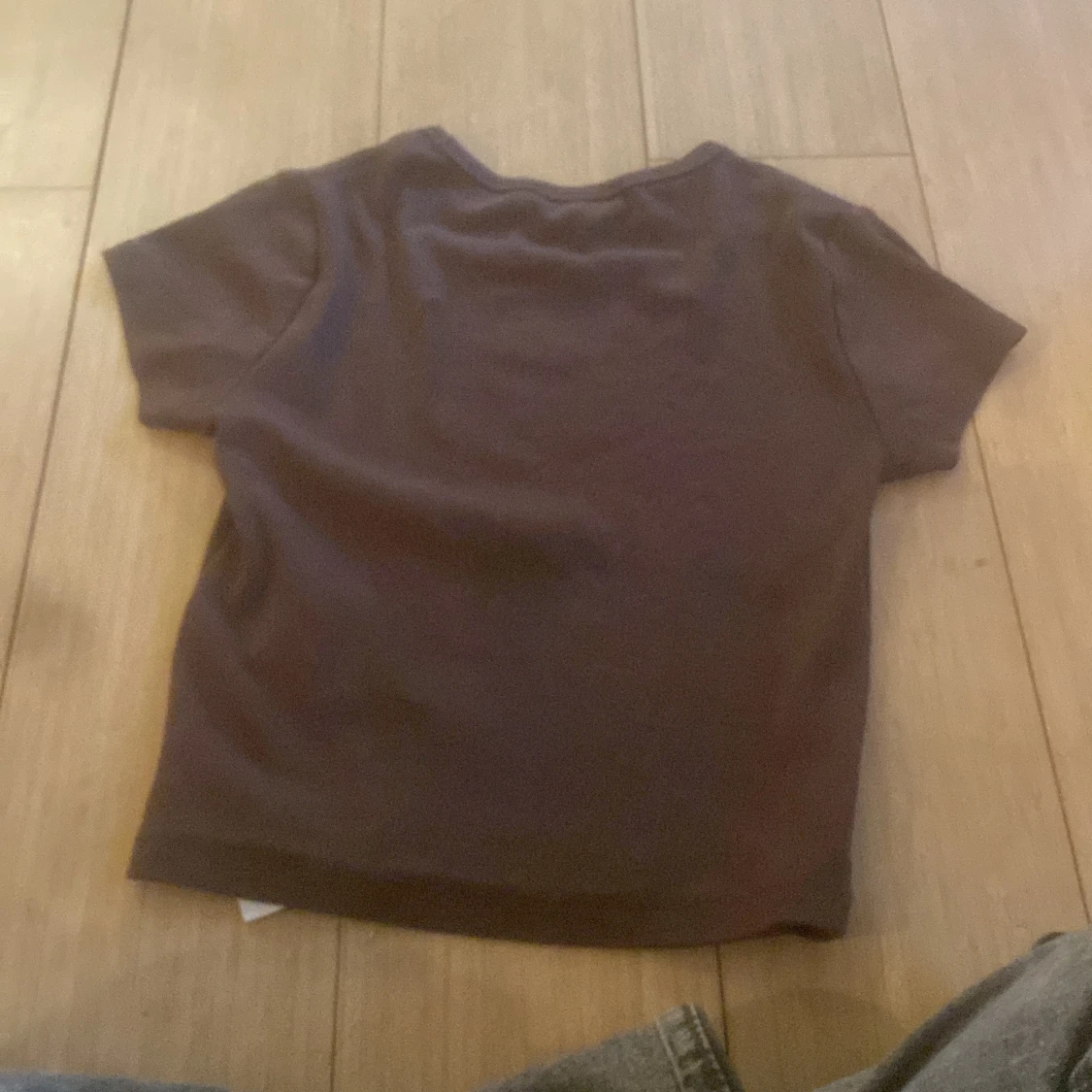Brun t-shirt med croissanttryck FB Sister - 1