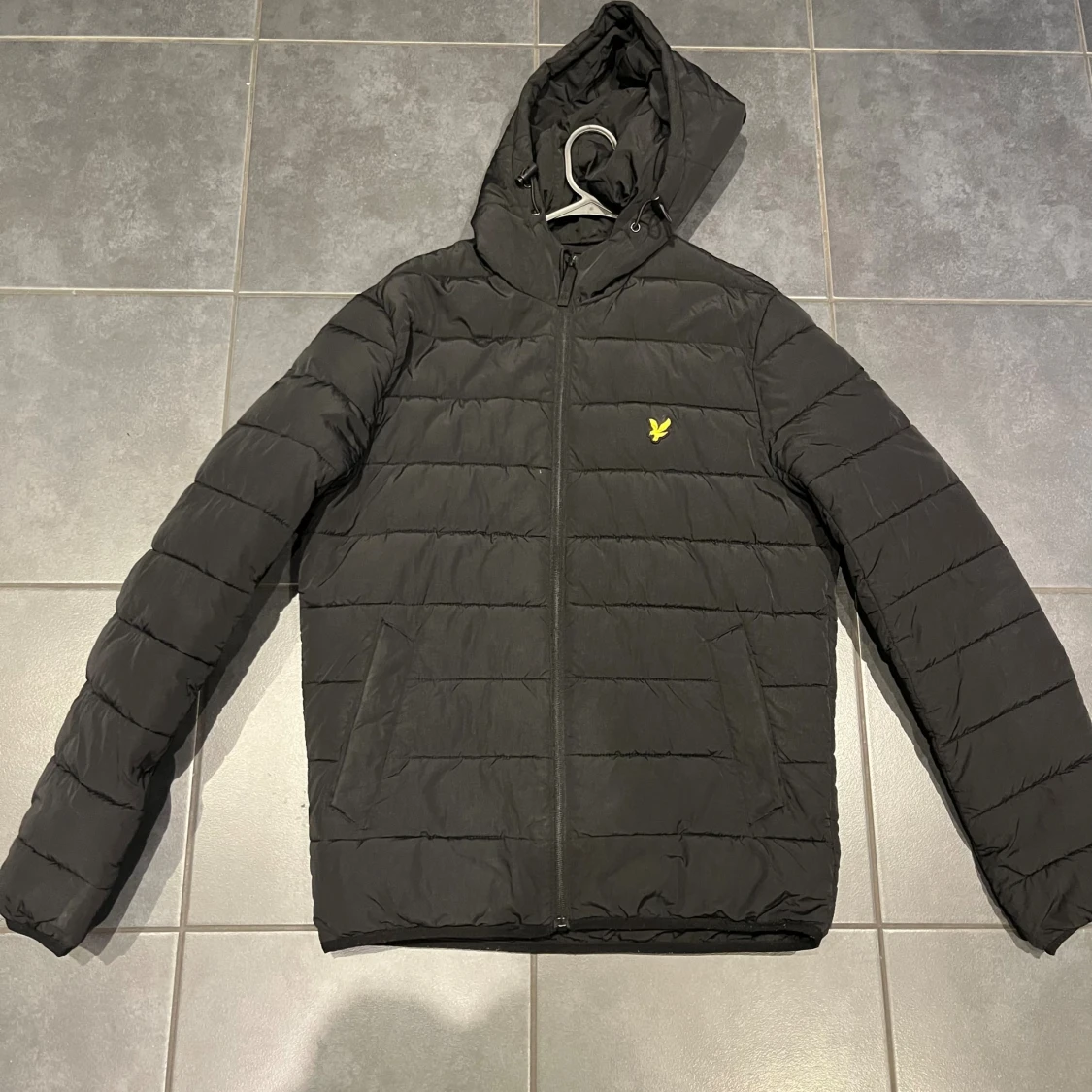 Svart pufferjacka från Lyle & Scott