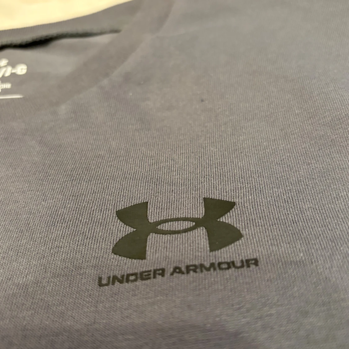 Mörkgrå t-shirt från Under Armour - 3