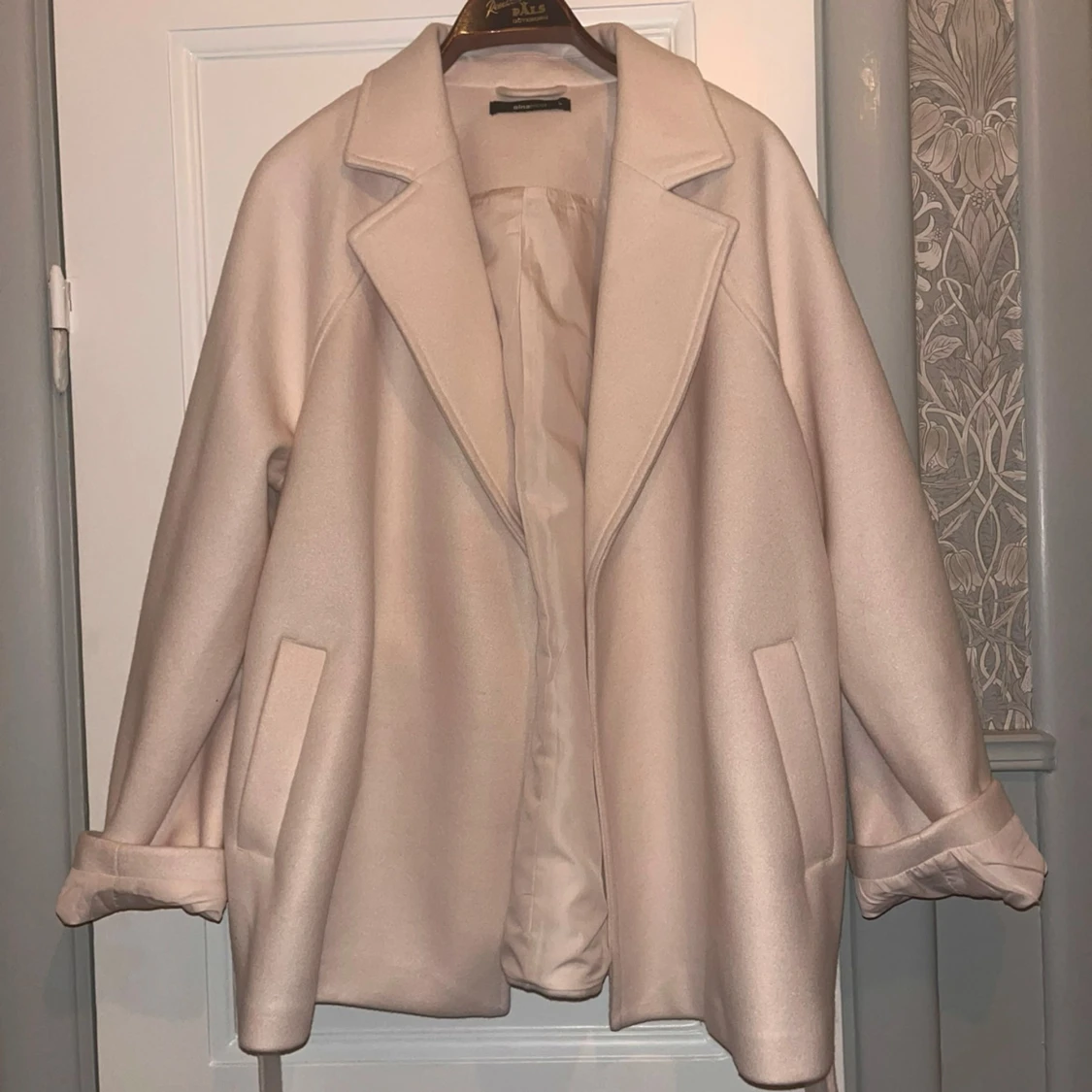 Vit omlott kappa med bälte - 1