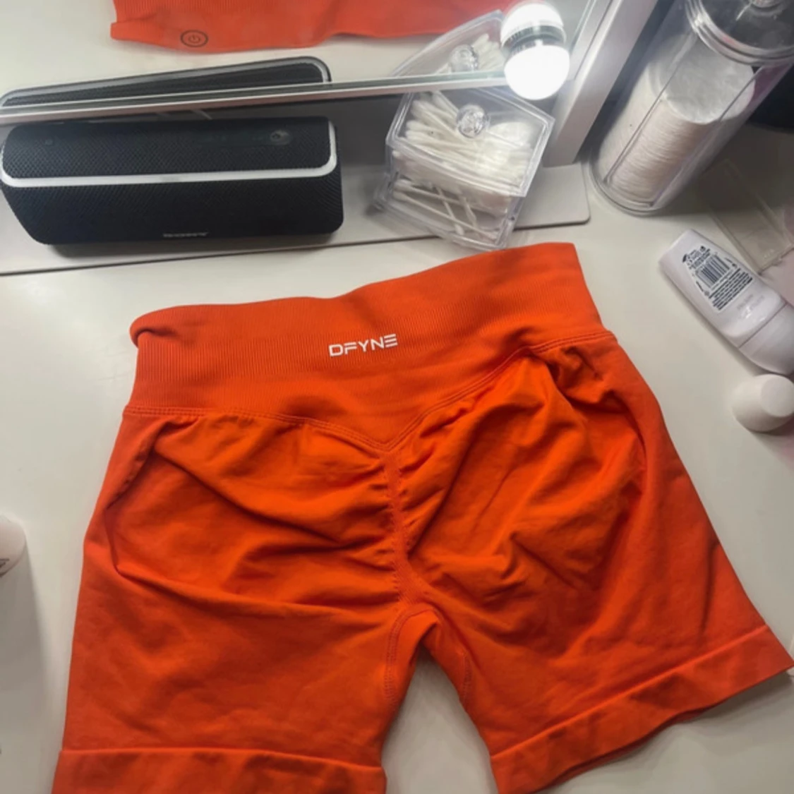 Orange träningstights-shorts från DFYNE - 3