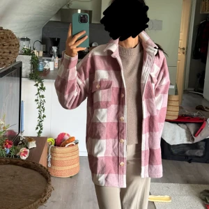 Shacket - NELLY X BIANCA. Använd men mycket fint skick