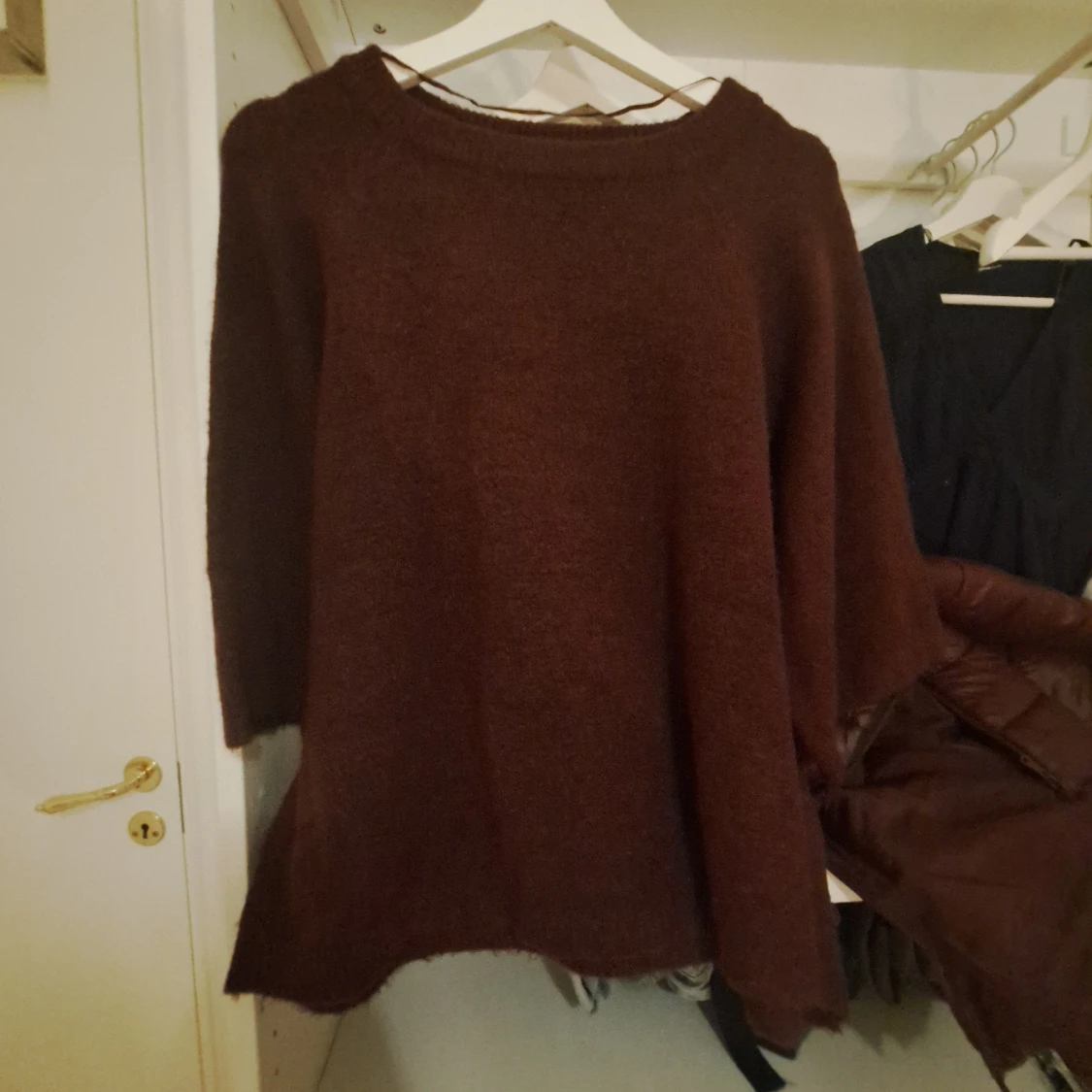 Vinröd stickad tröja från Lager 157 - 1