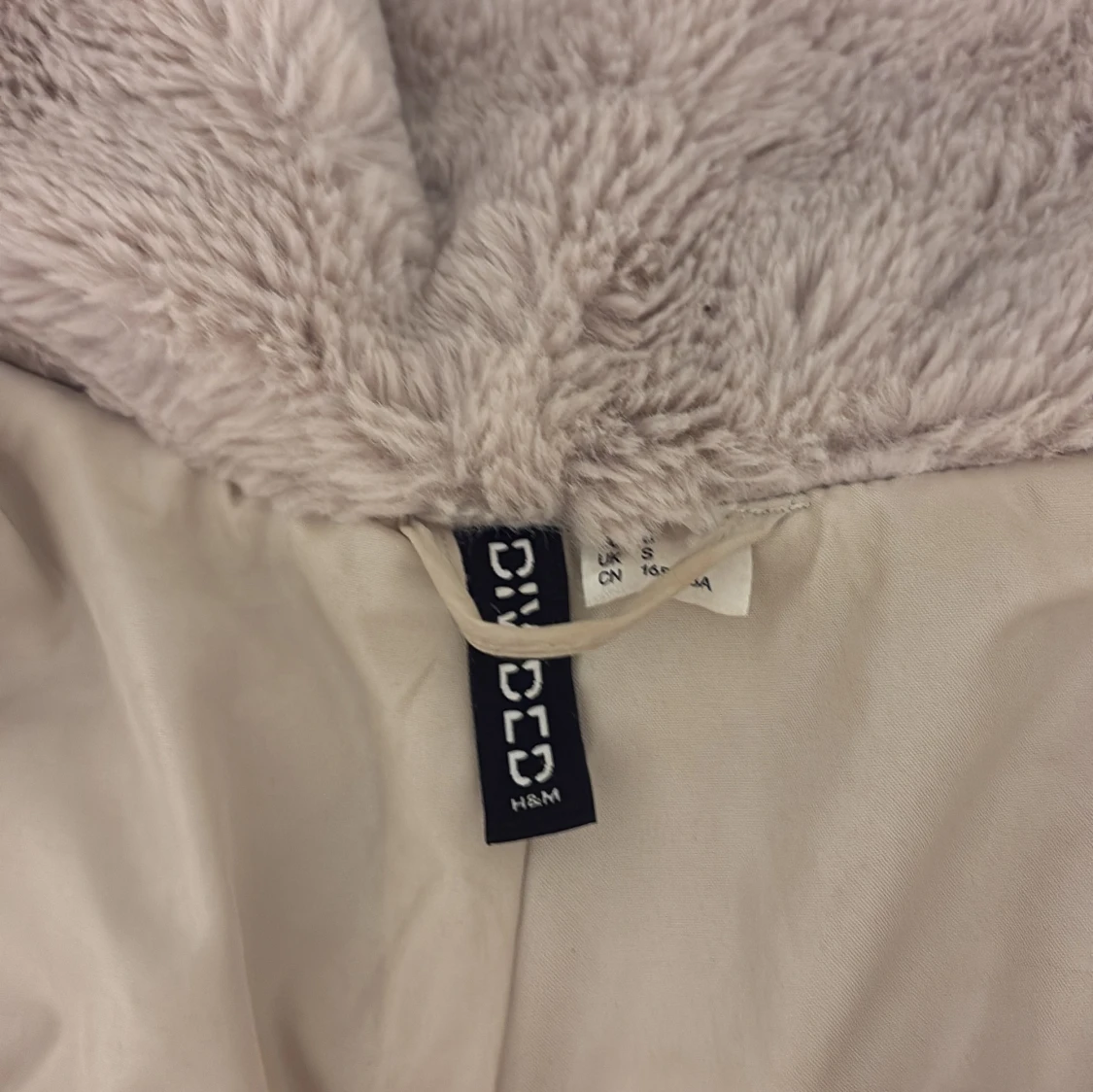 Beige teddyjacka från H&M Divided - 2