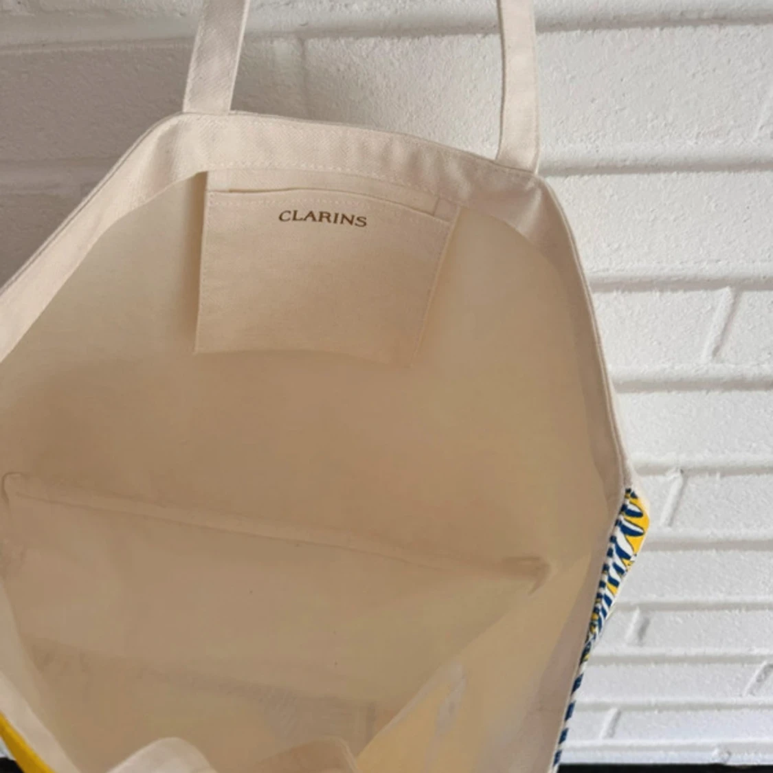 Gul shoppingväska med tropiskt mönster - 2