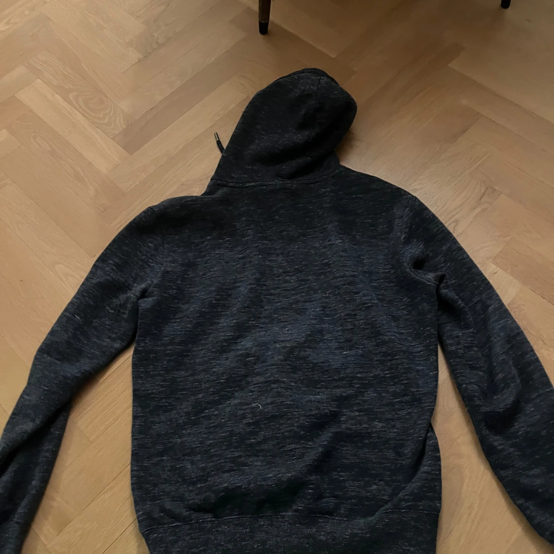Mörkblå Superdry hoodie med tryck - 1