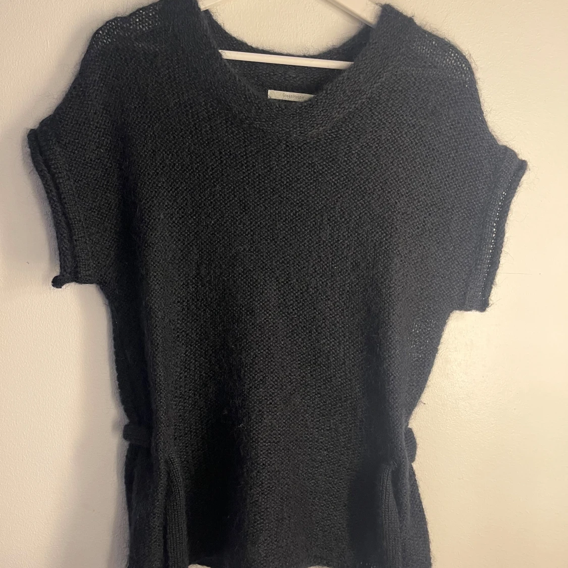 Svart stickad tröja med knyt - 3