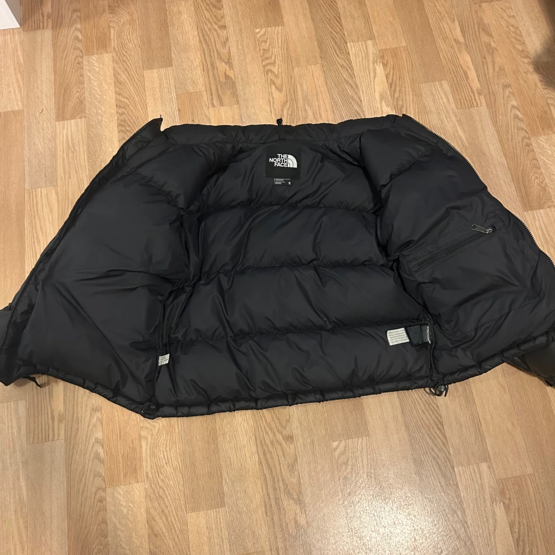 Svart pufferjacka från The North Face - 2