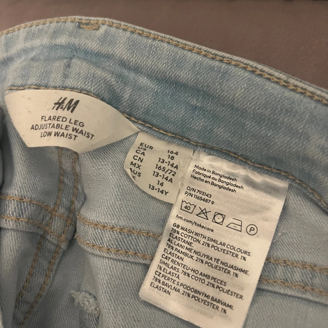 Ljusblå utsvängda jeans från H&M - 2