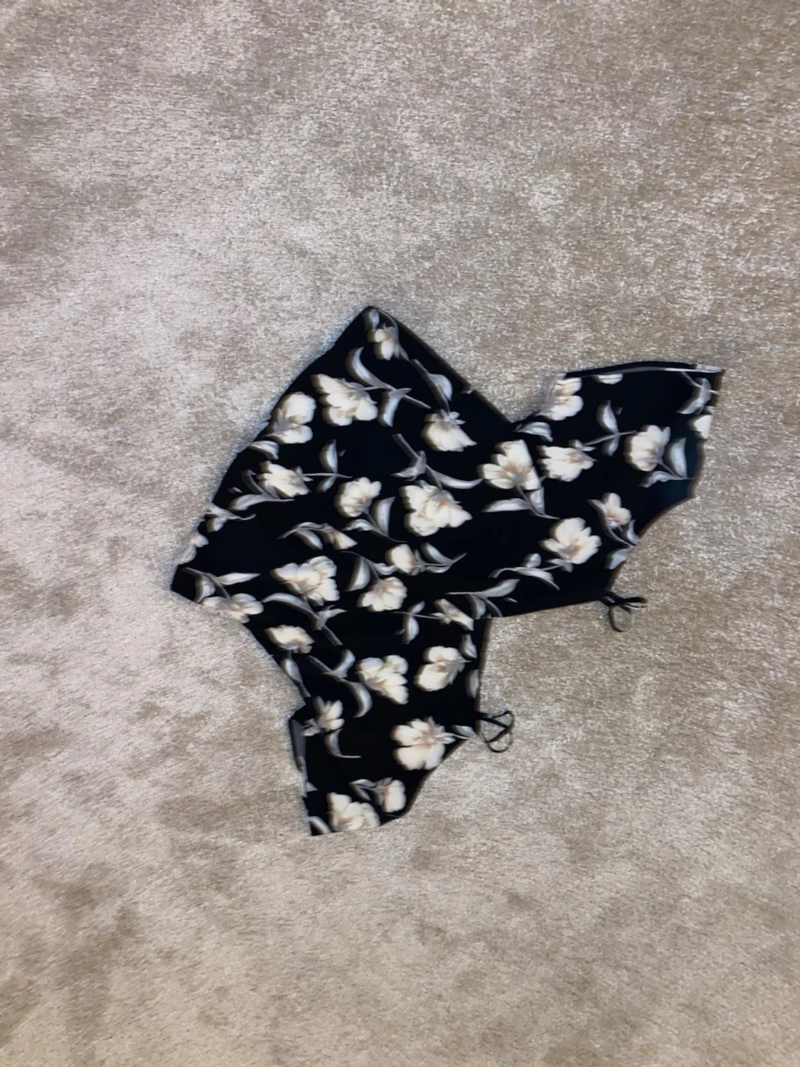 Blommig omlottopp från D-ID