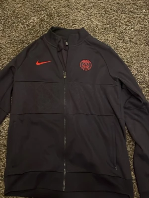 PSG tracksuit  - Riktigt fet psg tracksuit från Nike. Storlek xs. 