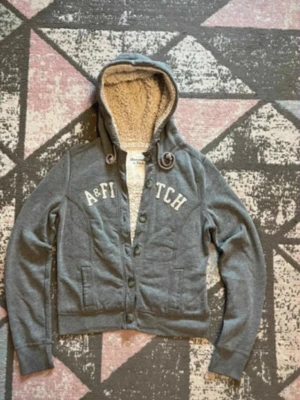 Abercrombie & Fitch - Perfekt skick passar Xs mått: längd= Ca 60cm bredd =48cm