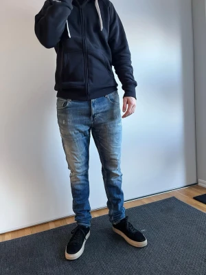 Replay jeans - Replay jeans | modell Anbass | strl 33/32 | modellen är 186cm | skick 9/10 | säljs inte längre | hör av dig vid frågor och funderingar!