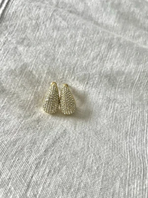 Guld örhängen - Rostfri stål längd:ca 3 cm