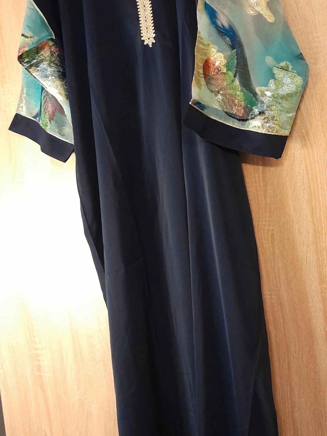 Mörkblå långklänning med broderi - 1