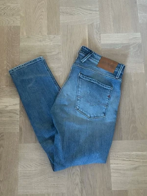 Replay Anbass jeans 32/30 - Säljer nu dessa feta replay Anbass jeans i storlek 32/30. De är i fint skick! Hör av dig om du har funderingar!🙌🏼