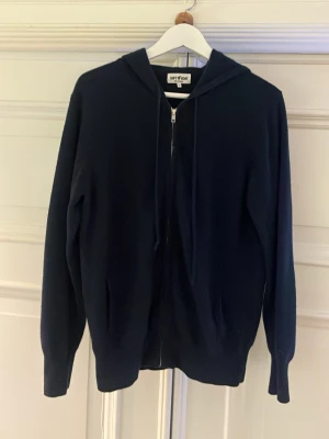 Soft goat zip tröja  - Soft goat tröja i storlek S i extremt bra skick. Tröjan har inga defekter och sitter extremt bra.