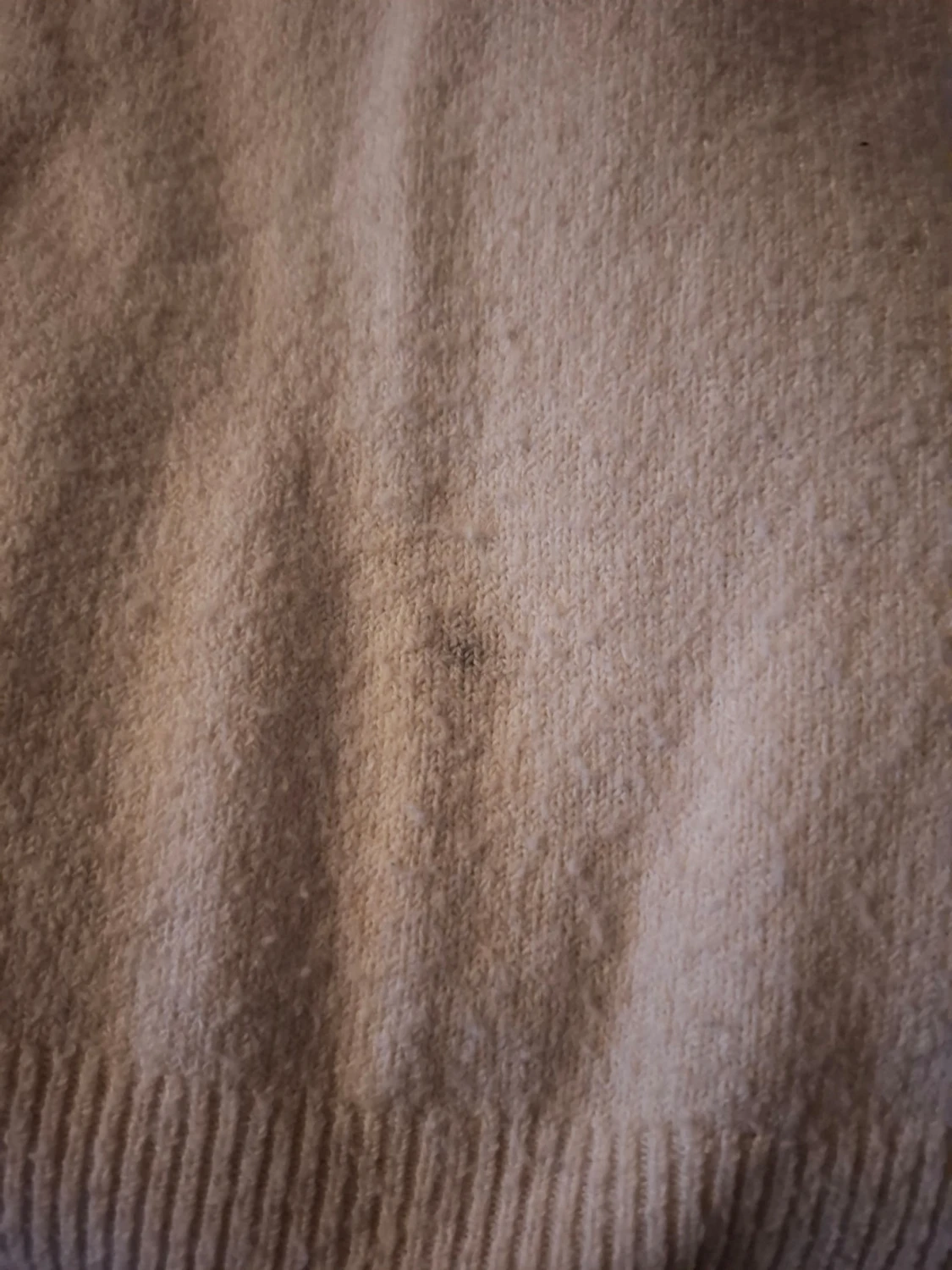 Beige stickad tröja med puffärm - 1