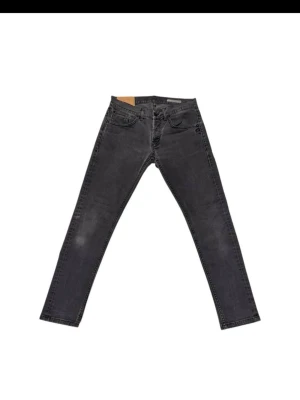 Dondup George jeans  - Säljer nu dessa feta dondup jeans, grå svart färg 