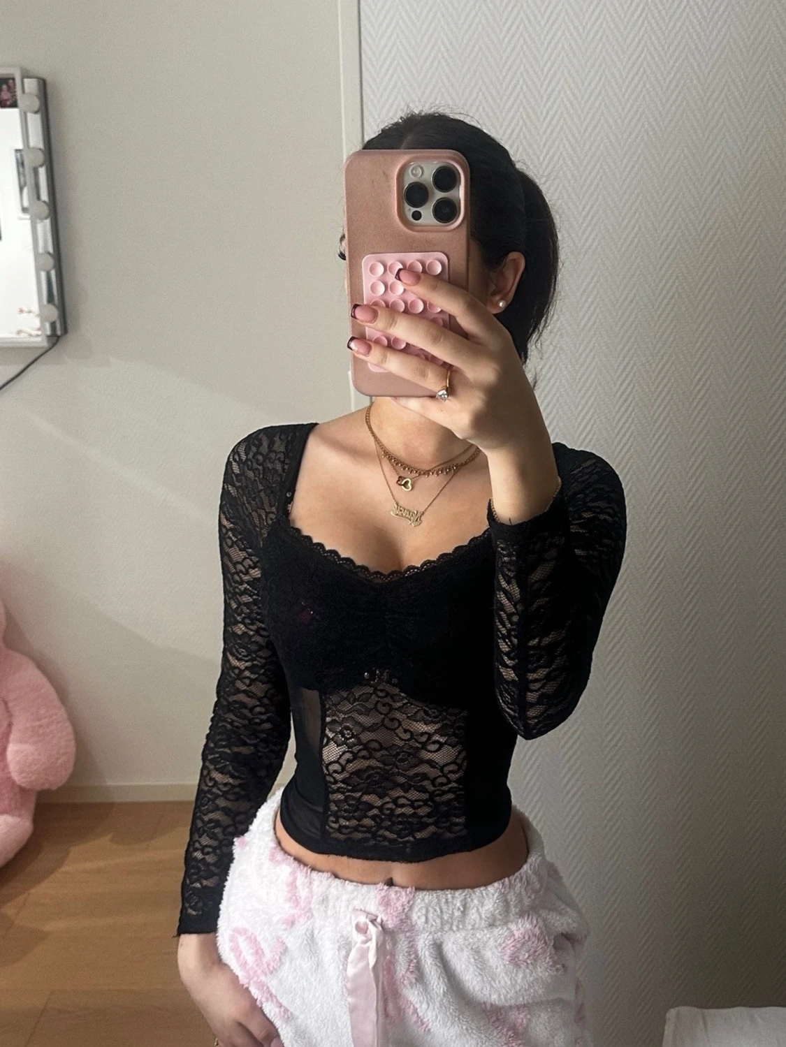 Svart spetsig croppad långärmad topp