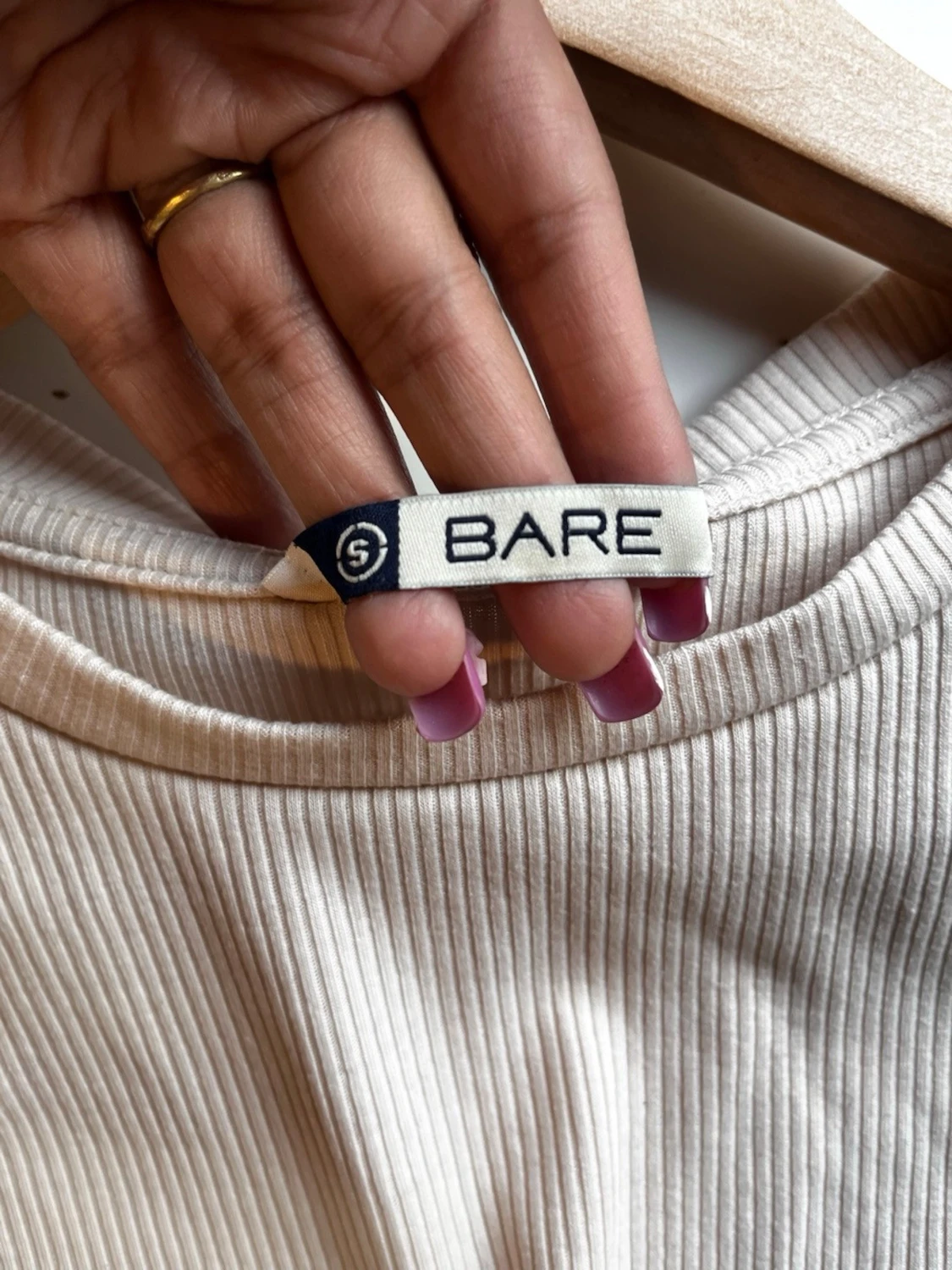 Vit ribbad croppad topp från Bare - 2