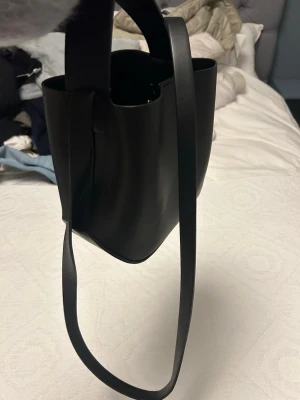 Svart axelväska i skinn - Använd fåtal gånger