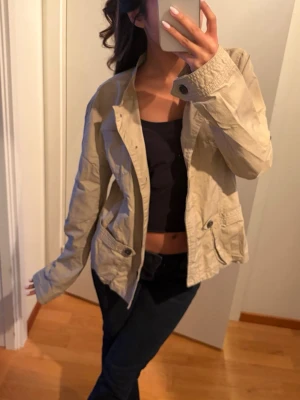 Beige kappa - Jacka från Mexx i strl UK 14 som passar mig som bär strl xs/s