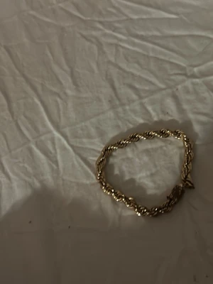 Pris kan diskuteras  - Säljer nu detta snygga armband som passar till allt. Skriv om ni är intresserade 😁