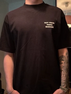 t-shirt Not From Paris Madame - t-shirt från Not From Paris Madame. Ny pris runt 1300 använt fåtal gånger 