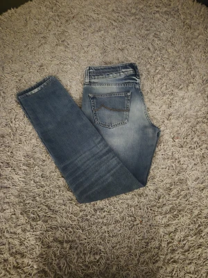 Slitna jacob choen jeans - Säljer mina jacob choen