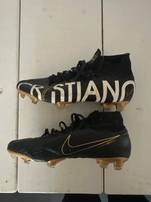 Nike Mercurial CR7 fotbollsskor svart/guld - Cristiano Ronaldo limited edition, endast 2019 par i världen
