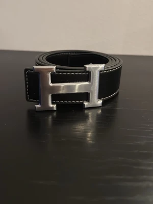 Svart skärp med H-spänne - Svart herme’s skärp, helt nytt skick