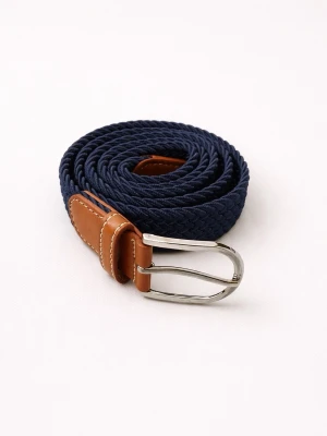 Flätat bälte mörkblått - •10/10 skick - helt nytt✅ •Storlek ONE SIZE📏 •Inkluderat - bälte👖 •Fraktar inom 24h📦