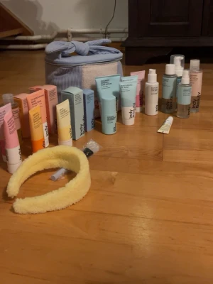 Indy beauty kit - Indy beauty oily skin gift box som inte är använd eller öppnad.  Innehåller allt från lip balm, hudvård, hårvård, body vård. Ett värd på 4000 sek sammanlagt!