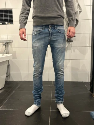 Dondup jeans George  - Storlek 31 ljusblå färg i bra skick!  Inga defekter