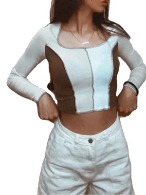 Elegant Long Sleeve Crop Top | Size XS | Chic Layering Piece - 👚 Stylish long sleeve crop top – Perfect for creating trendy, everyday outfits. 🌟 Made from soft, comfortable fabric – Lightweight and easy to wear all day. ✨ Fits true to size XS – Flattering crop length, ideal for pairing with high-waisted trousers, skirts, or jeans. 🛍️ Versatile for layering – Looks great under blazers, oversized shirts, or worn on its own for a chic look. ⚡ Open to offers – Ready for a quick sale and fast shipping! 📍 Size: XS – True to size, fitted and elegant.