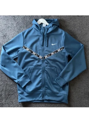 Nike Zip up - Nike blå zip up, condition 10/10 HELT OANVÄND