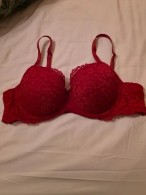 Röd hunkemöller bh 85B  - Röd hunkemöller bh 85B 