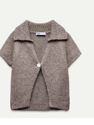  kofta från Zara - Beige kofta från zara, använd 2 gånger så är i nyskick, inga defekter