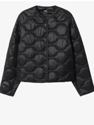 Svart quiltad jacka mango  - skriv privat vid frågor och funderingar!!