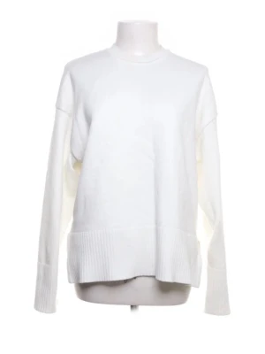 Stickad Zara Tröja - Säljer denna fina stickad tröjan från Zara som inte kommer till användning! 