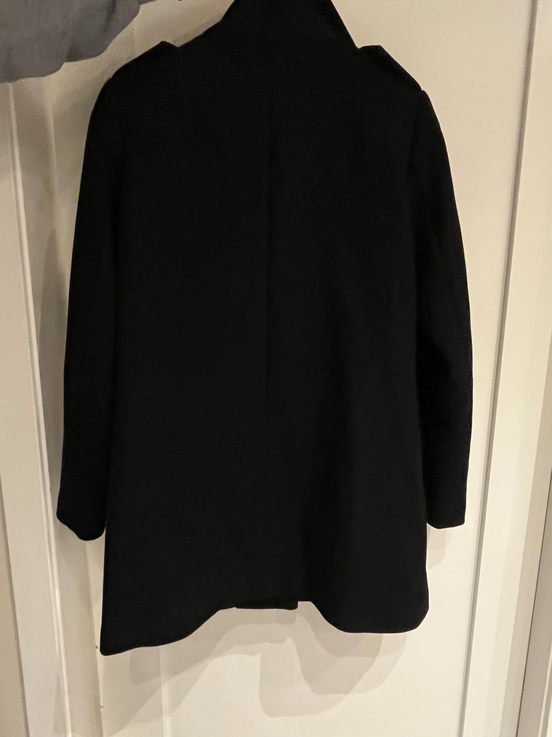 Svart kappa från Lindex med knappar - 2