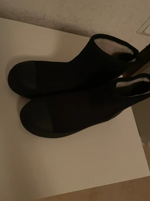 Treton vinter skor  - Säljer mina vinterskor som är lite på mig har bara använt den 5 gånger den är typ nu. Kommer att ta bort stenen under skon. 