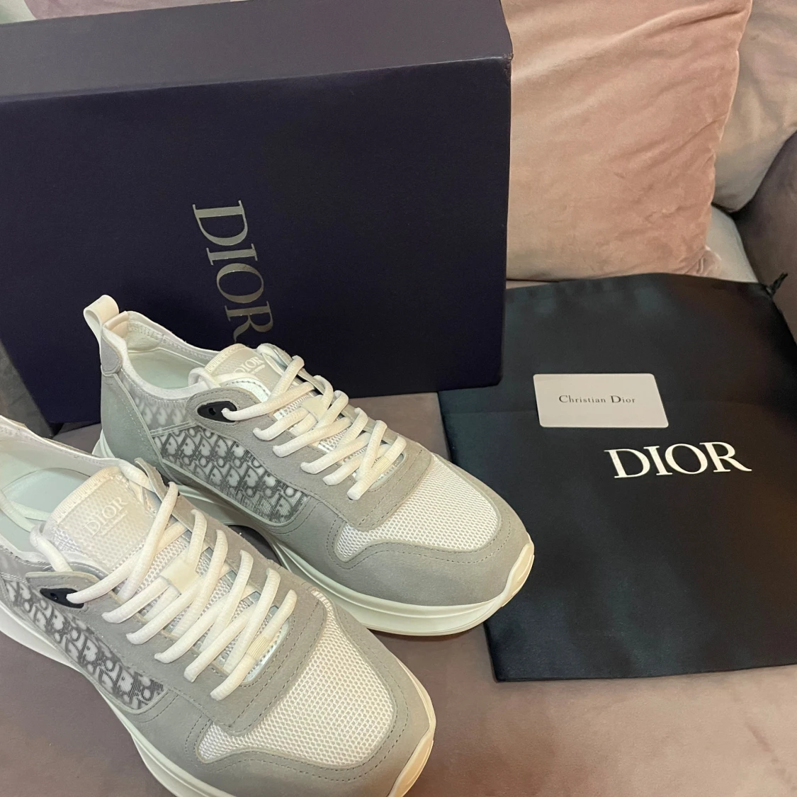 Grå och vita sneakers - 3