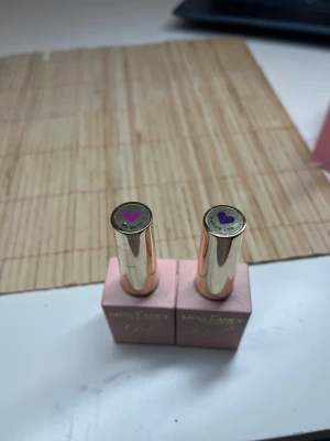 Miss Fancy Gellack - Säljer dessa 2 gellack från Miss Fancy, nypris 125 kr styck, ja säljer dem båda för 175. Dem är fulla och oanvända.