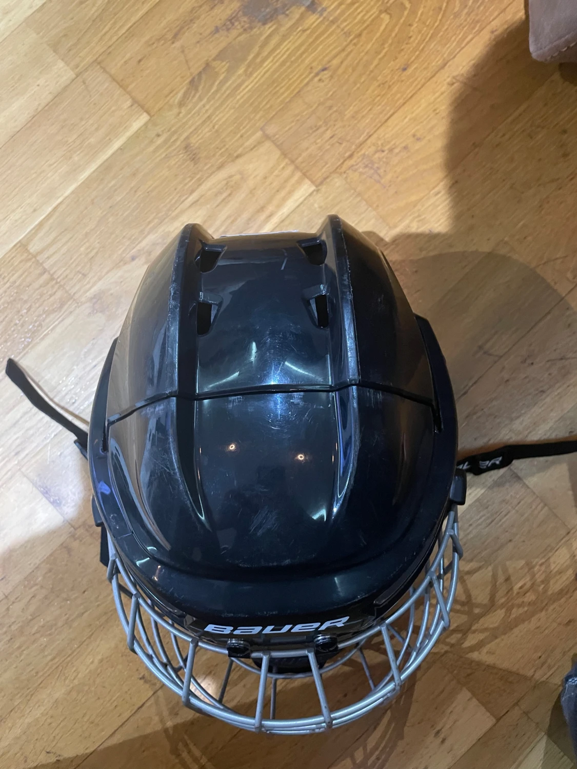 Svart hockeyhjälm Bauer med galler - 1