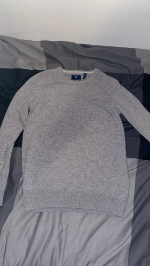 Gant Tröja - Säljer en helt ny Gant Tröja i barnstorlek S då den är liten för mig. Den är i nyskick och äkta. 