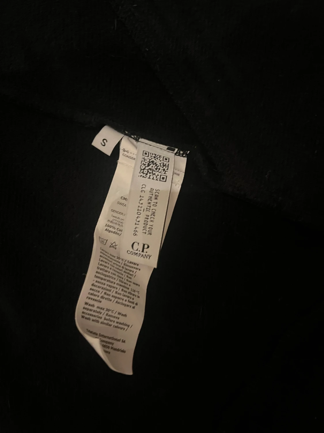 Svart hoodie med goggles från C.P. Company - 1