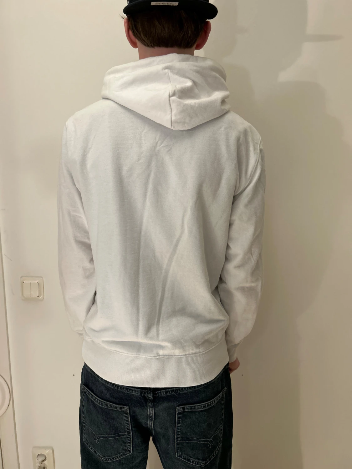 Vit hoodie från Tommy Jeans - 1