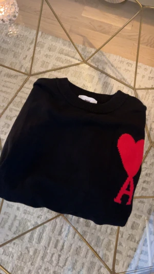 Ami Paris Tröja - Helt ny, oanvänd och skickas direkt efter man köpt🙌🏼